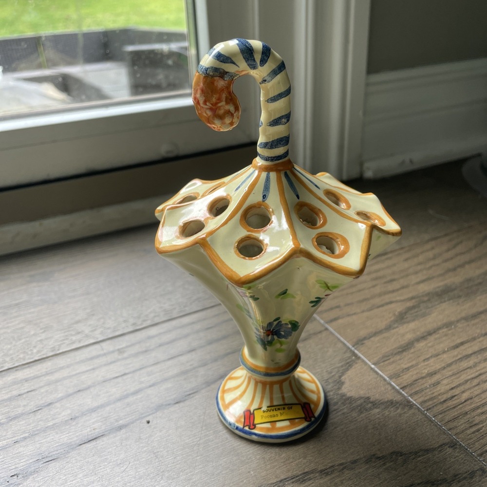 Italian Art Pottery, ‎ Umbrella Small Bud, Vase or pen holder Marked.